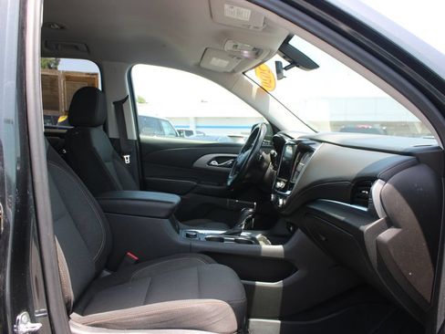 Used 2020 Chevrolet Traverse LT FWD image 29