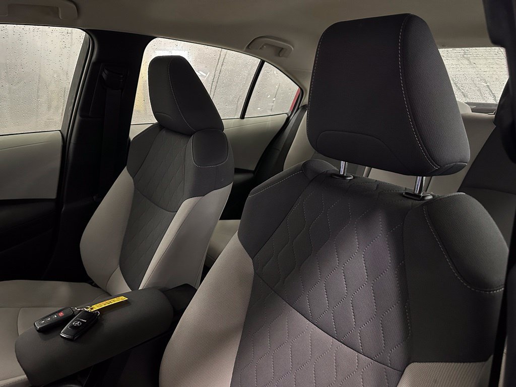 Used 2021 Toyota Corolla LE FWD image 3