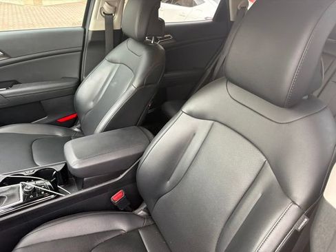 Certified 2024 Kia Sportage EX FWD image 8