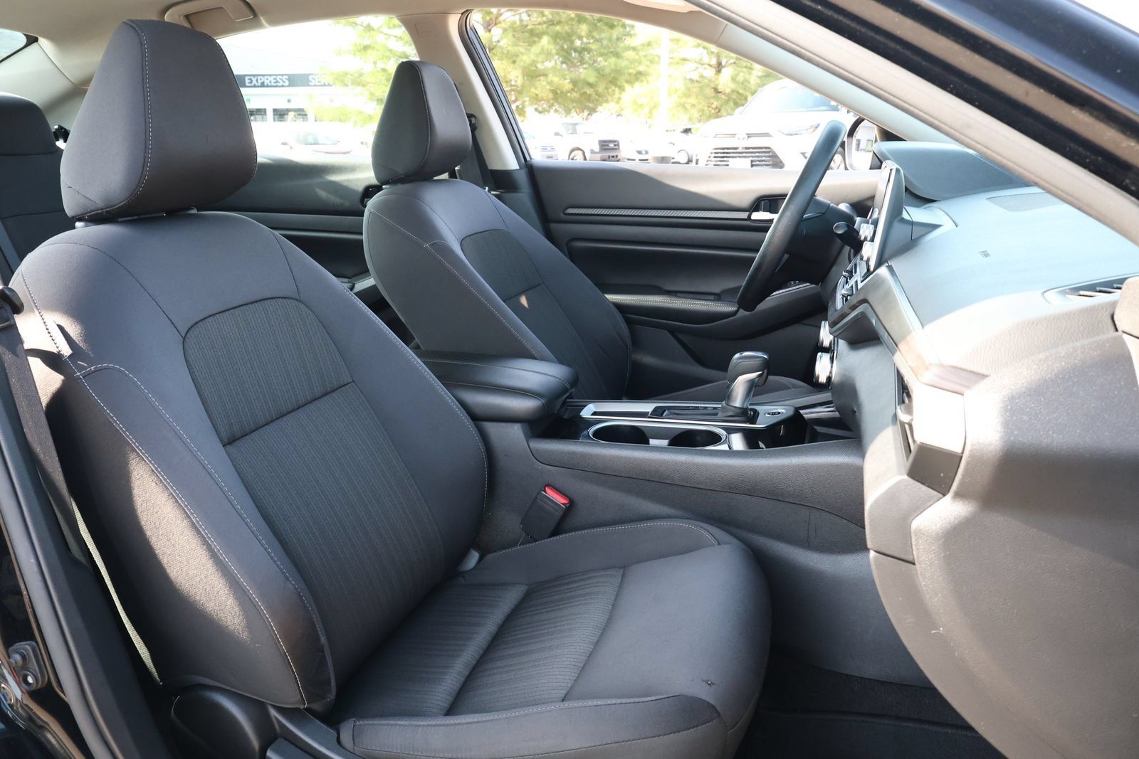 Used 2024 Nissan Altima 2.5 SV FWD image 28