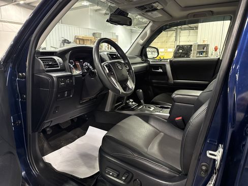 Used 2020 Toyota 4Runner SR5 Premium w/ Moonroof Package AWD/4WD image 7