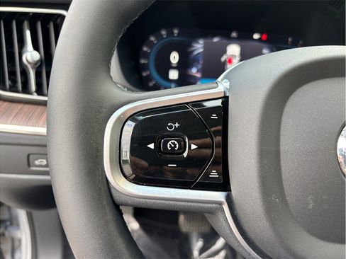 Used 2023 Volvo XC60 B5 Plus w/ Protection Package Premier image 26