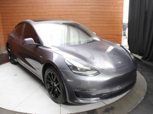 Used 2022 Tesla Model 3 Long Range image 16
