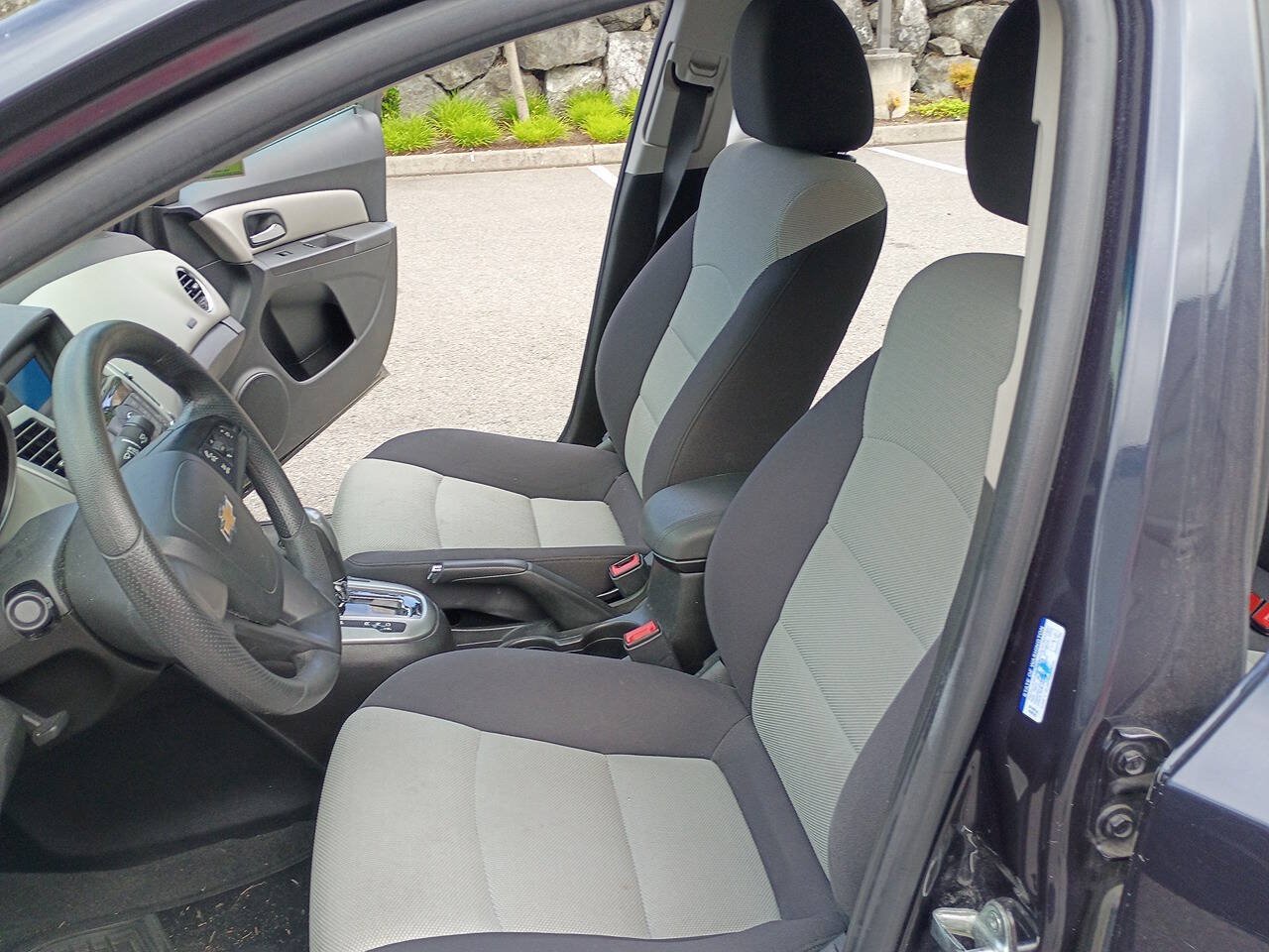 Used 2015 Chevrolet Cruze LS FWD image 14