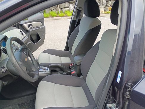 Used 2015 Chevrolet Cruze LS FWD image 14