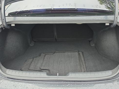 Used 2022 Hyundai Elantra Limited w/ Cargo Package FWD image 10