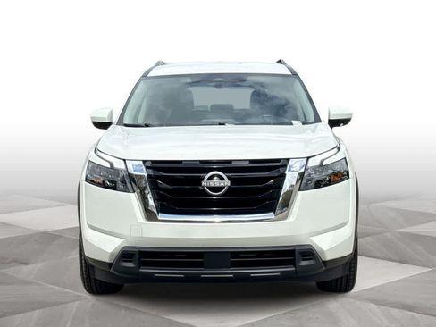 Used 2025 Nissan Pathfinder SV FWD image 3