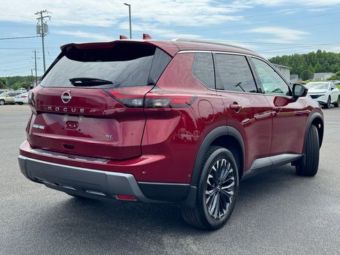 Used 2025 Nissan Rogue SL w/ Tech Package FWD image 2