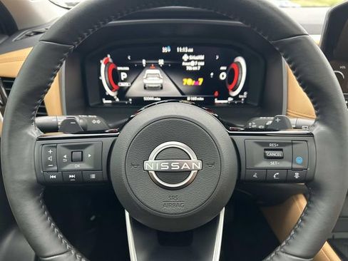 Used 2022 Nissan Rogue Platinum w/ Head-Up Display Package image 32