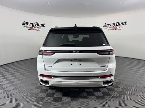 Used 2023 Jeep Grand Cherokee Summit AWD/4WD image 12