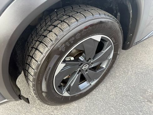 Used 2024 Nissan Rogue SV image 9