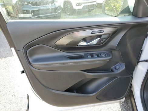 Used 2022 GMC Terrain SLT image 14