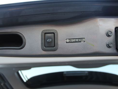 Used 2014 Toyota Highlander Limited AWD/4WD image 38