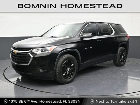 Used 2021 Chevrolet Traverse LS FWD image 1