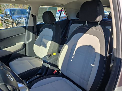 Used 2024 Hyundai Venue SEL image 19