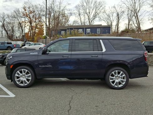 Used 2022 Chevrolet Suburban High Country image 6