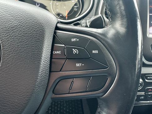 Used 2020 Jeep Cherokee Trailhawk w/ Cold Weather Group image 22