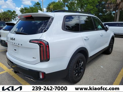 Used 2025 Kia Telluride AWD image 8
