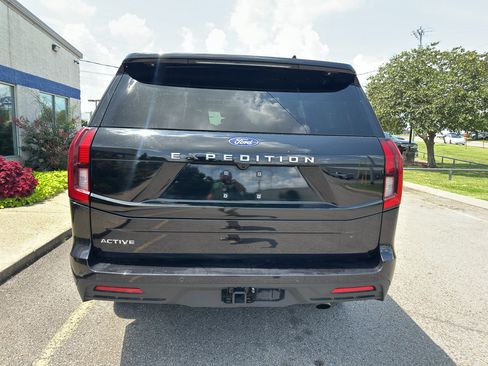 Used 2025 Ford Expedition Active AWD/4WD image 5