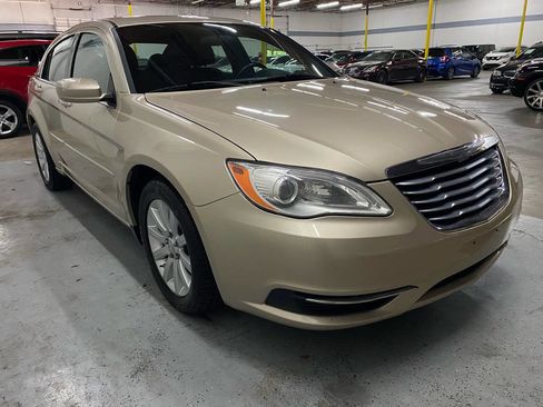 Used 2014 Chrysler 200 Touring image 2