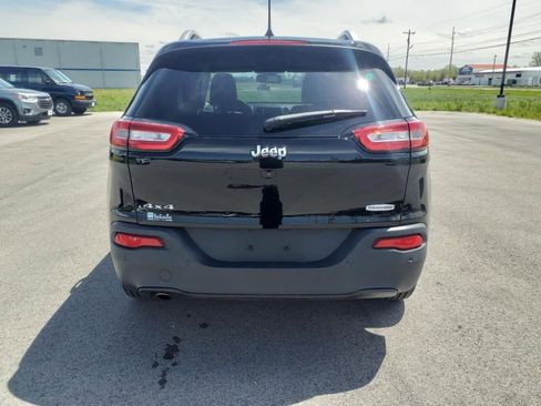 Used 2017 Jeep Cherokee Latitude w/ Safety/Convenience Group image 9