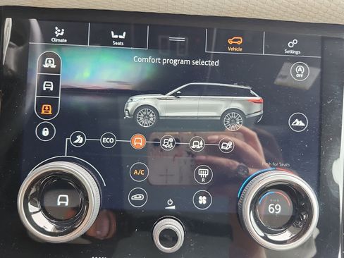 Used 2019 Land Rover Range Rover Velar R-Dynamic SE AWD/4WD image 17