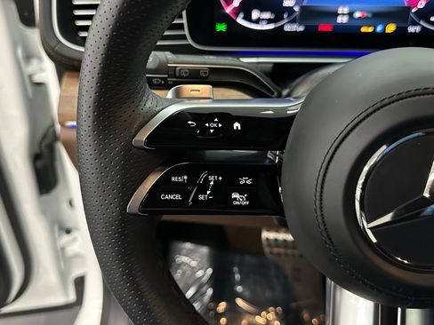 Certified 2025 Mercedes-Benz GLS 450 4MATIC image 27
