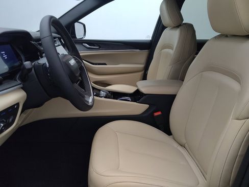 Used 2023 Jeep Grand Cherokee 4WD 4xe image 17