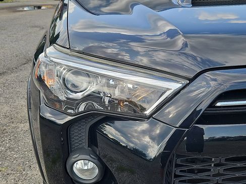 Used 2020 Toyota 4Runner TRD Off-Road Premium w/ Moonroof Package AWD/4WD image 10