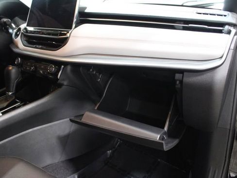 Used 2025 Jeep Compass Limited image 25