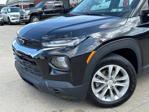 Used 2021 Chevrolet TrailBlazer LS w/ LPO, Blackout Package FWD image 16