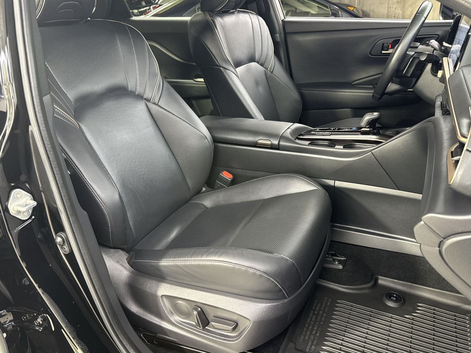 Used 2025 Toyota Crown Signia AWD/4WD image 39