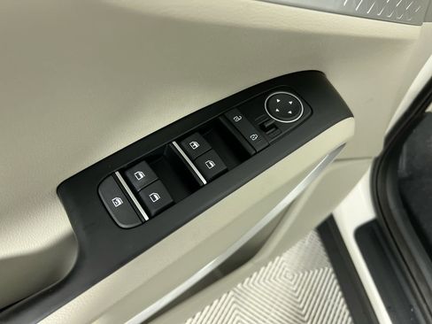 Used 2025 Kia Soul LX w/ LX Technology Package FWD image 15