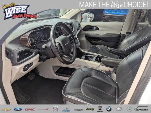 Used 2022 Chrysler Pacifica Limited FWD image 10