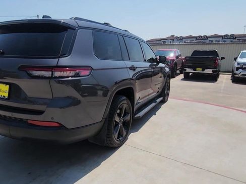 Used 2022 Jeep Grand Cherokee L Laredo RWD image 8
