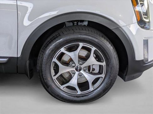 Used 2022 Kia Telluride EX image 25