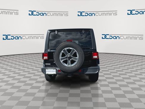 Used 2019 Jeep Wrangler Unlimited Sahara AWD/4WD image 8