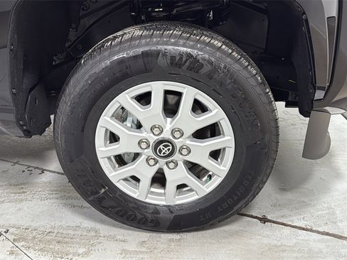 Certified 2025 Toyota Tacoma SR5 image 21