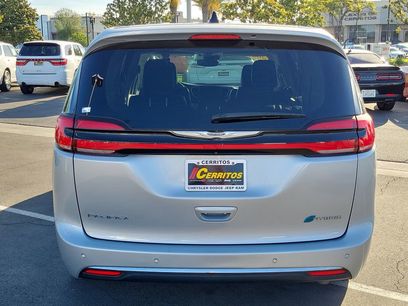 Used 2023 Chrysler Pacifica Limited
