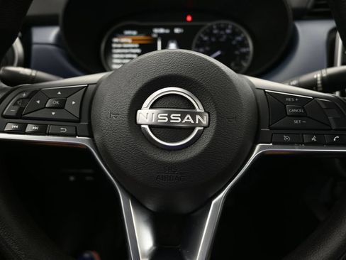 Used 2025 Nissan Versa SV FWD image 23