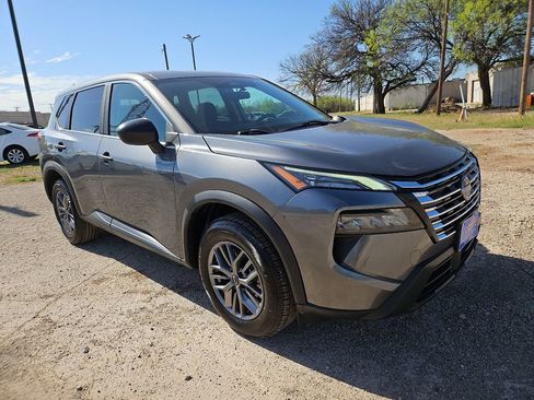 Used 2024 Nissan Rogue S image 1