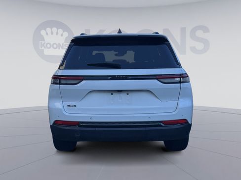 Used 2024 Jeep Grand Cherokee Altitude image 4