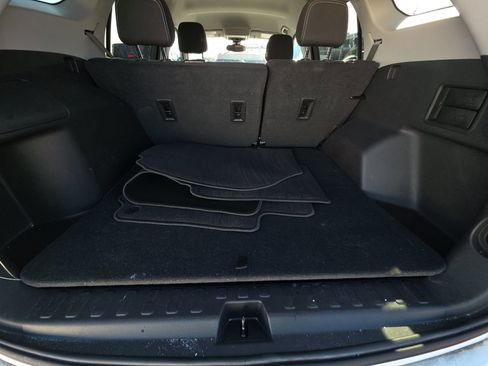 Used 2022 GMC Terrain SLE w/ Elevation Edition image 23