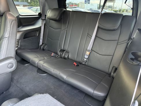 Used 2016 Cadillac Escalade Luxury AWD/4WD image 10