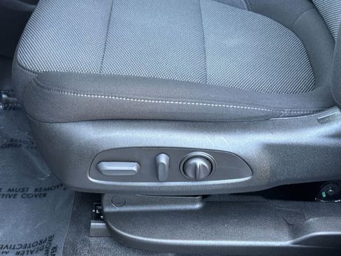 Used 2023 Chevrolet Traverse LT image 14