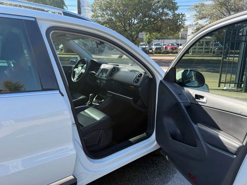 Used 2017 Volkswagen Tiguan Wolfsburg Edition FWD image 13