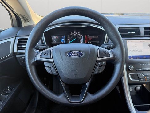 Used 2020 Ford Fusion SE FWD image 22