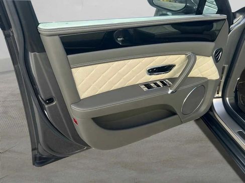 Used 2018 Bentley Flying Spur S V8 image 35