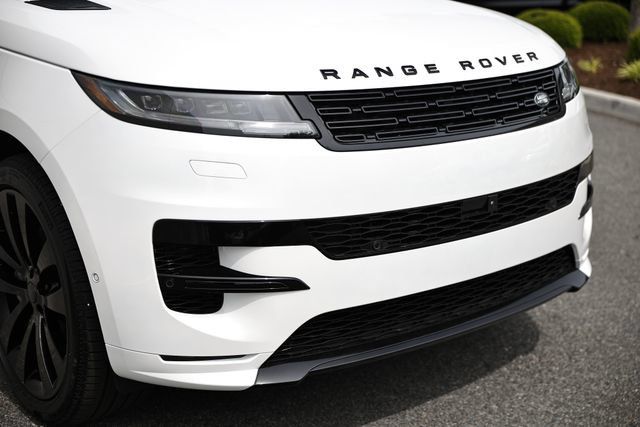 New 2026 Land Rover Range Rover Sport Dynamic SE AWD/4WD image 15