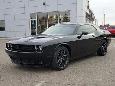 Used 2019 Dodge Challenger SXT w/ Blacktop Package image 5